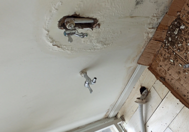 阿荣卫生间测漏水